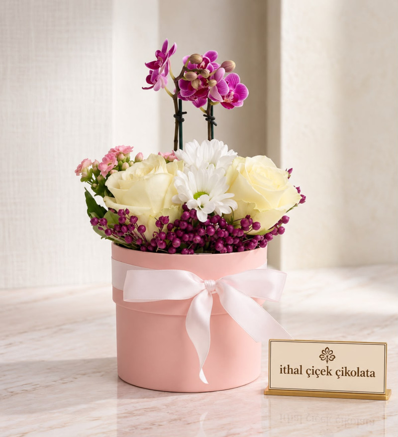 Pembe Polimer Saksıda Mini Orkide ve Beyaz Güller